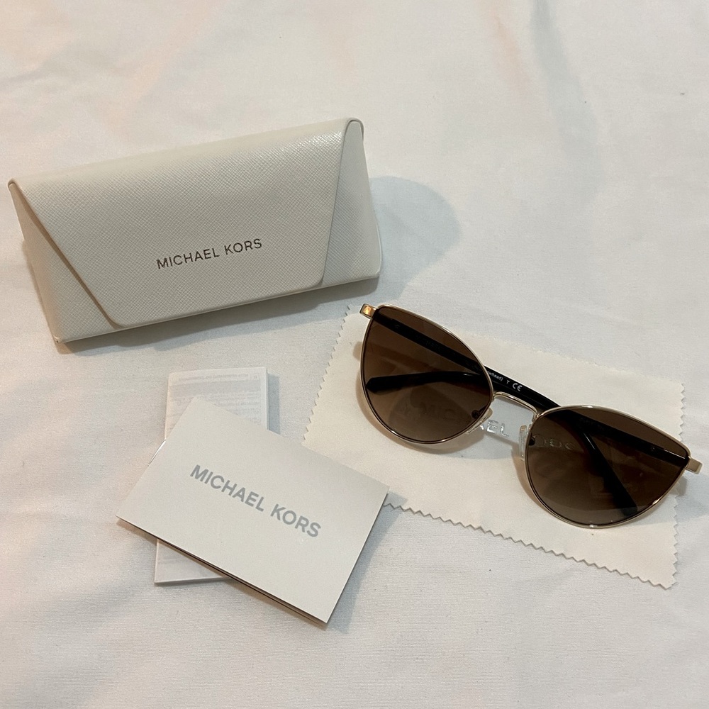 ❗️HOST PICK❗️NWOT Micheal Kors Sunglass
